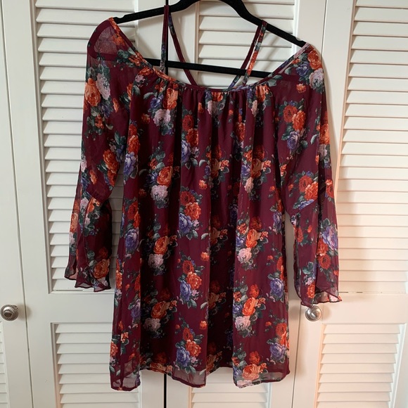 Tobi Tops - Beautiful ❤️sheer top size small❤️